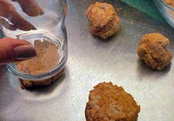 Flatten Crunchy Date Rounds Cookies