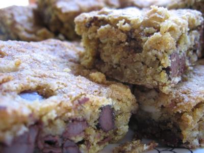 Low Fat Moist and Chewy Oatmeal Chocolate Chip Bar Cookies