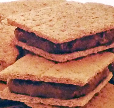 Chocolate Graham Pudding Sandwiches